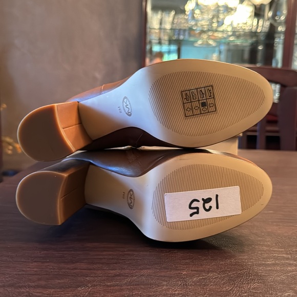 Michael Kors Parker Platform Bootie - Picture 10 of 16